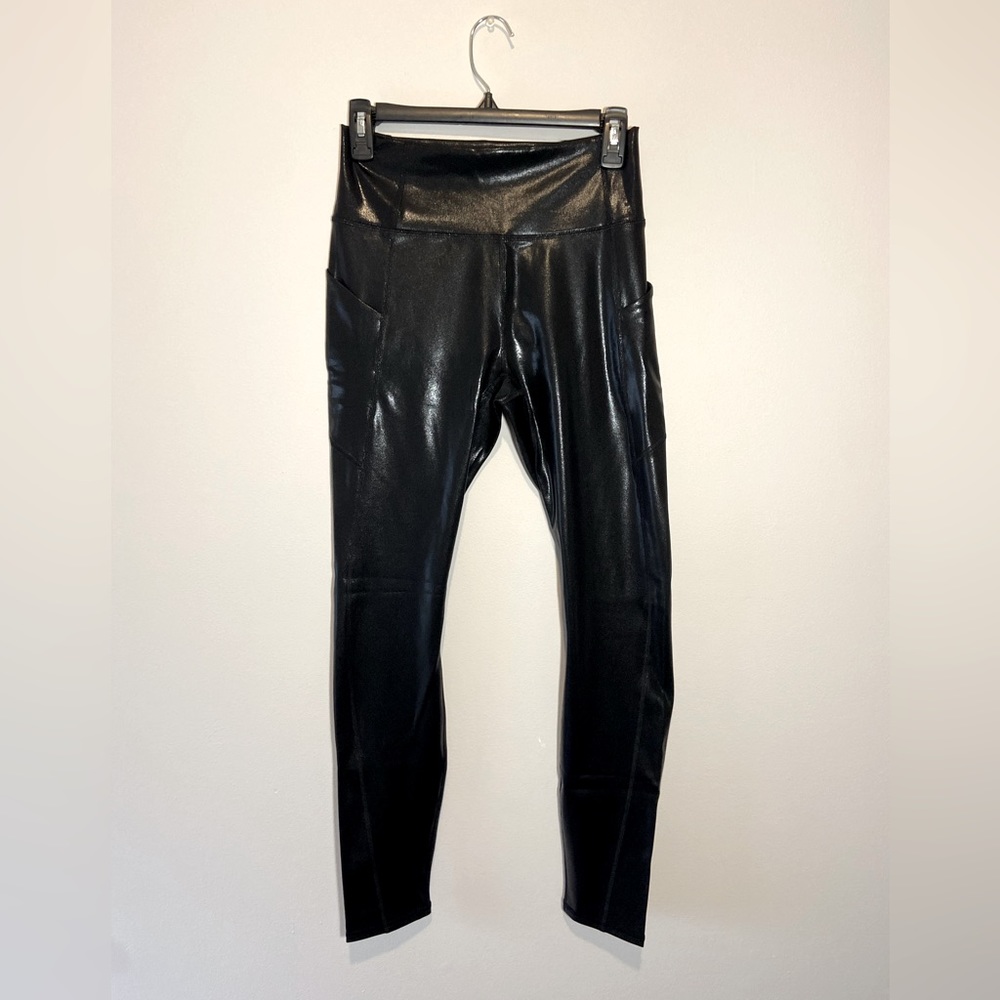 NWT Fabletics Oasis Legging Medium